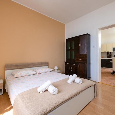 Apartment Dobric Koromačno 外观 照片